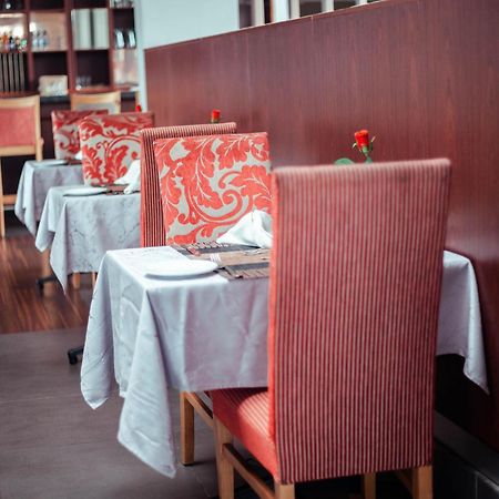 Crossroads Hotel Μπλαντάιρ Εξωτερικό φωτογραφία