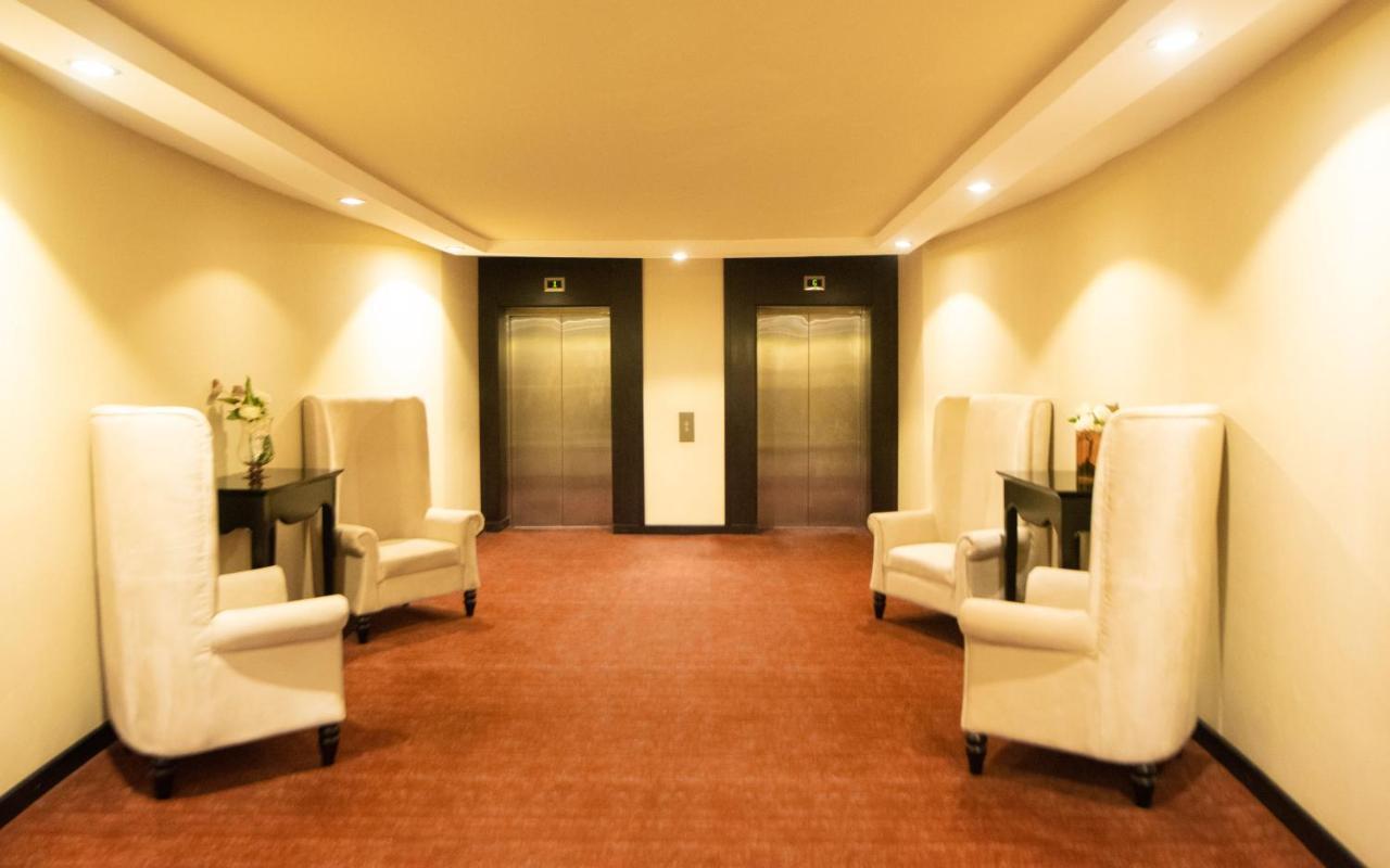Crossroads Hotel Μπλαντάιρ Εξωτερικό φωτογραφία