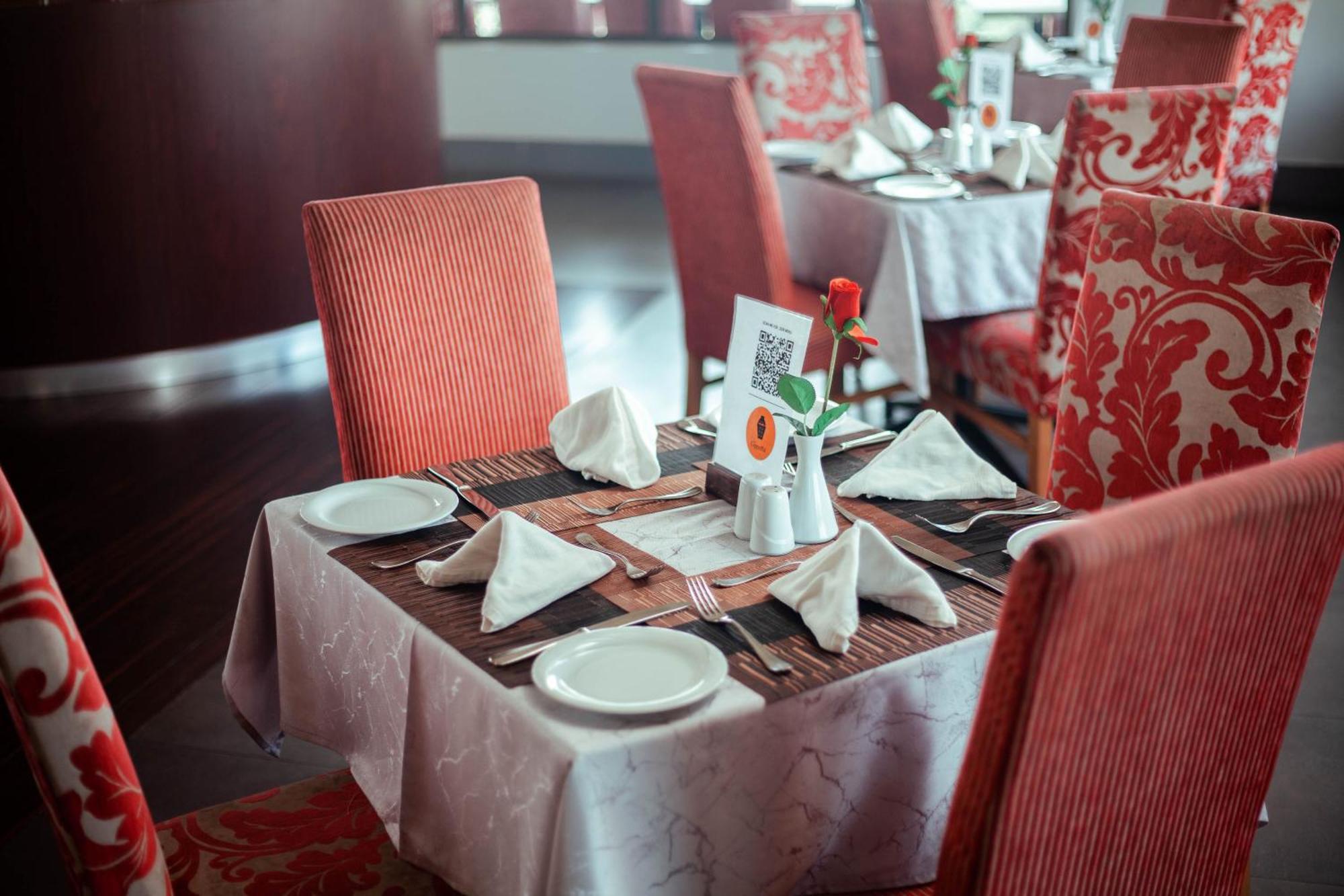 Crossroads Hotel Μπλαντάιρ Εξωτερικό φωτογραφία
