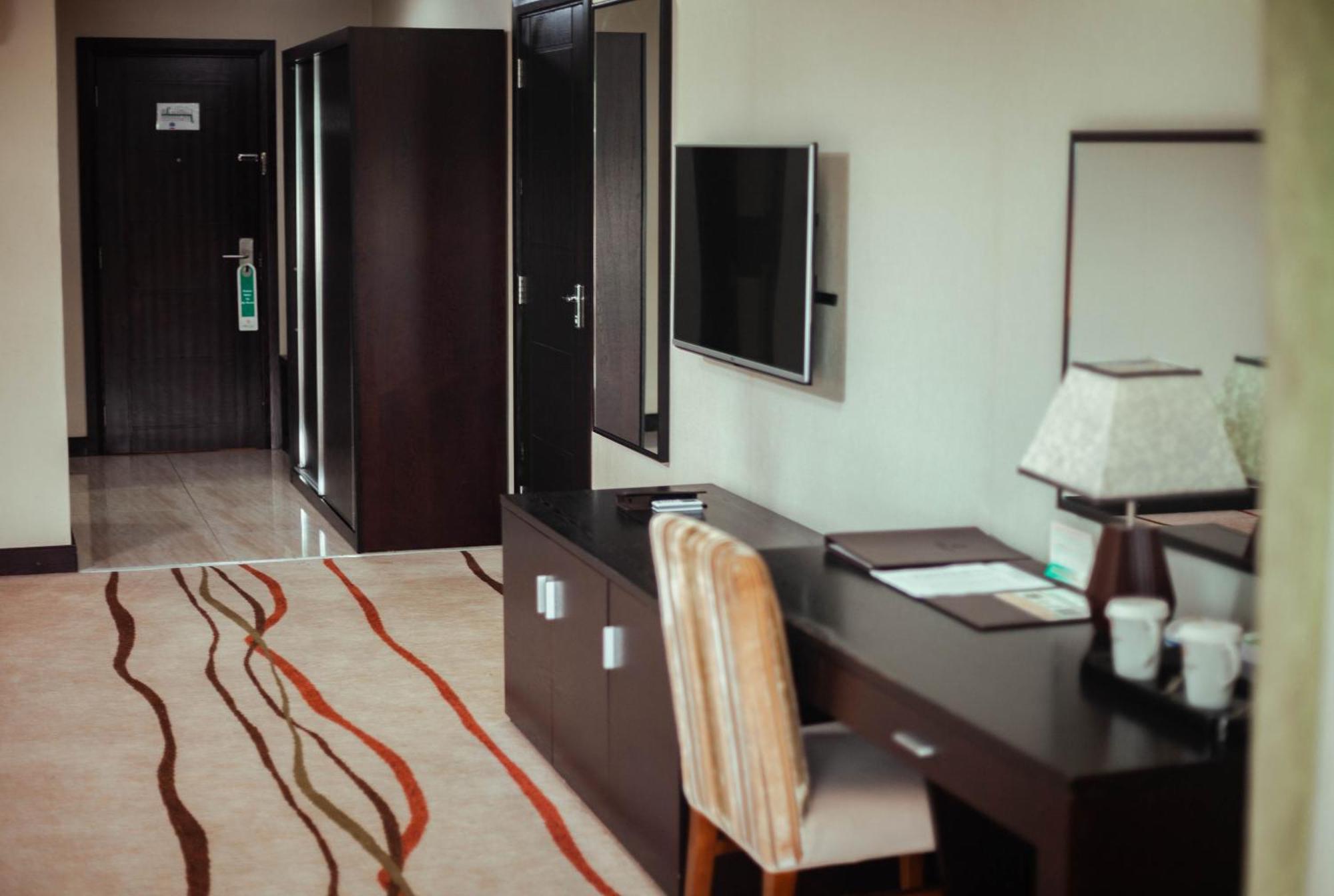 Crossroads Hotel Μπλαντάιρ Εξωτερικό φωτογραφία