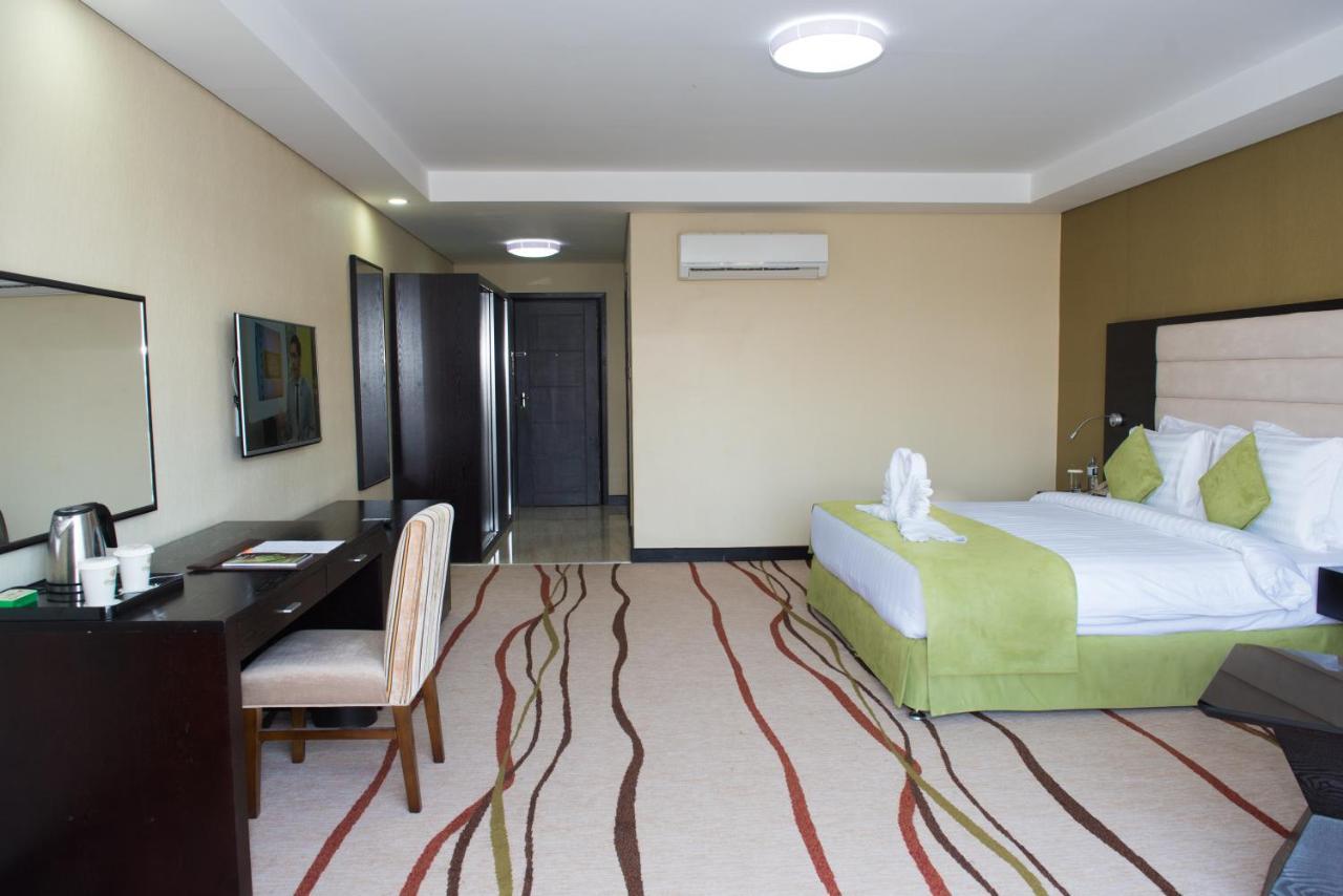 Crossroads Hotel Μπλαντάιρ Εξωτερικό φωτογραφία