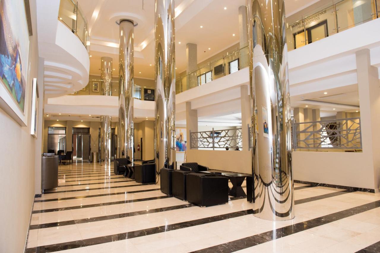 Crossroads Hotel Μπλαντάιρ Εξωτερικό φωτογραφία